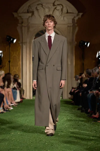 Look 4